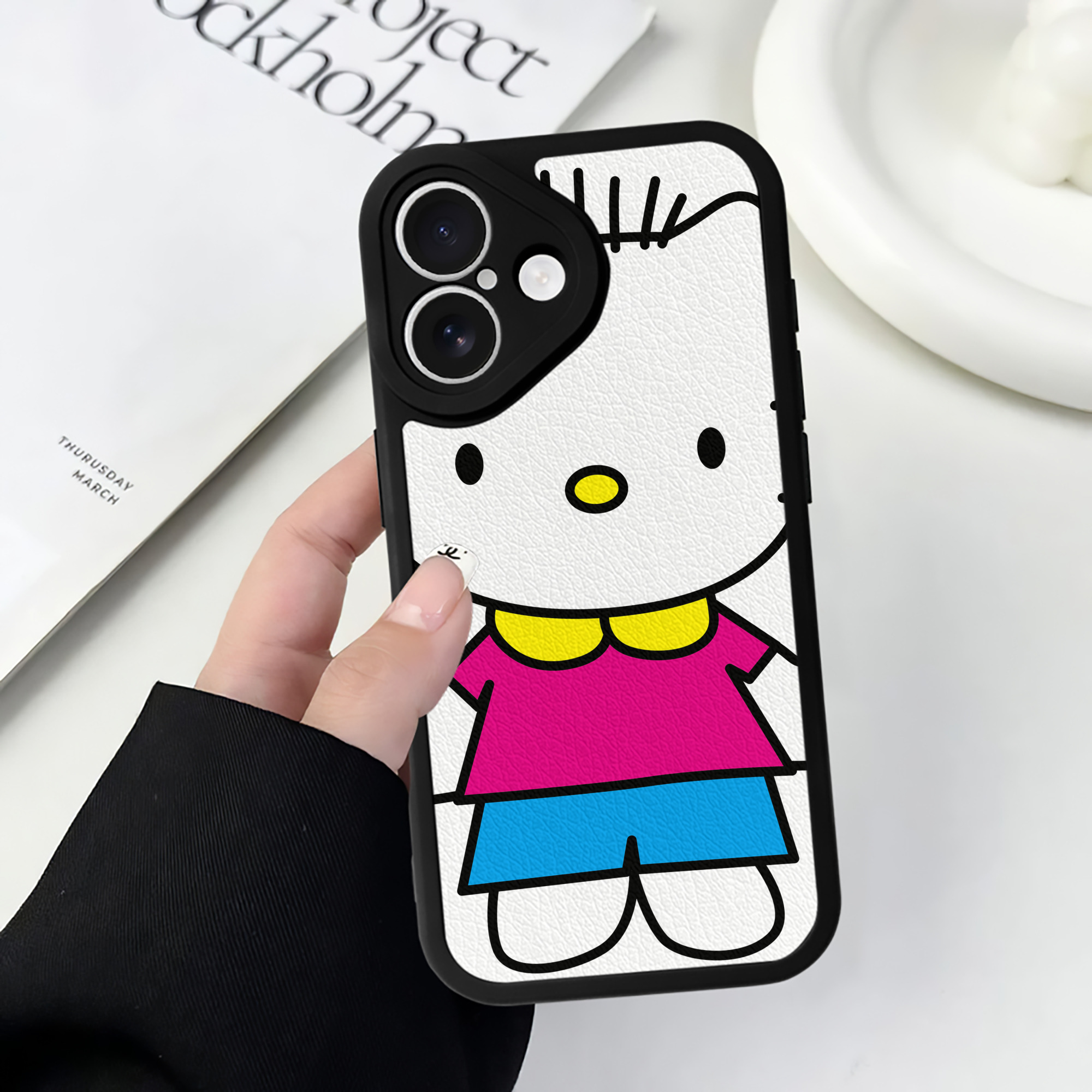 （画像用） Hello Kitty ハローキティ 【iPhone 16シリーズ対応】シリコンスマホケース（レザー調） 材質：シリコン